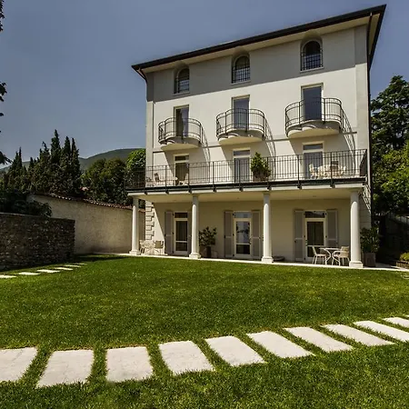 Mughetto Aparthotel Gardone Riviera
