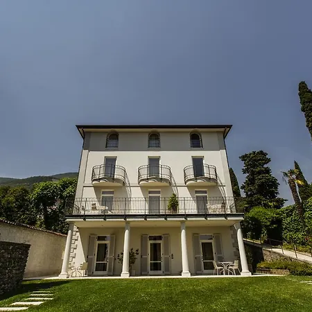 Lejlighedshotel Mughetto 4*